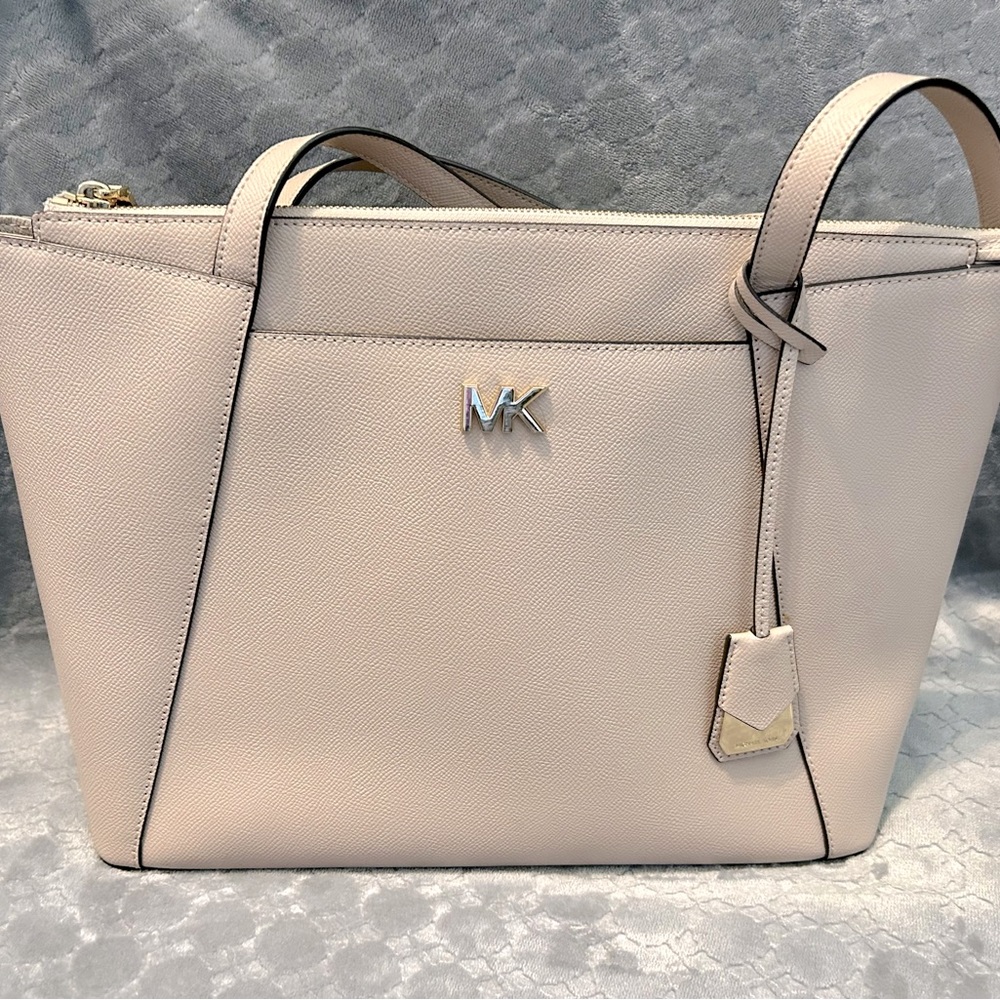 Michael Korea Jet Set Tote